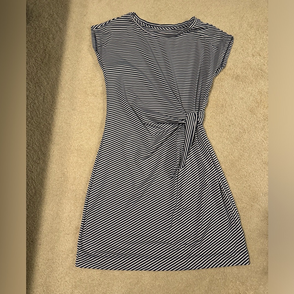 Vineyard vines navy blue and white striped dress
